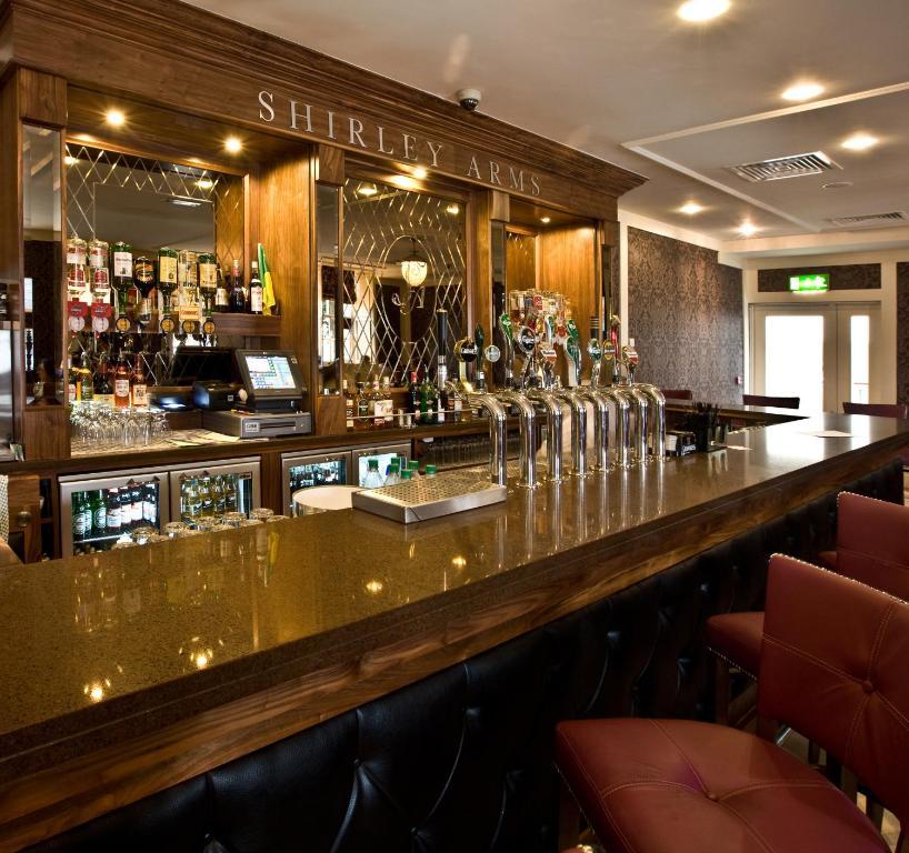 Hotel The Shirley Arms